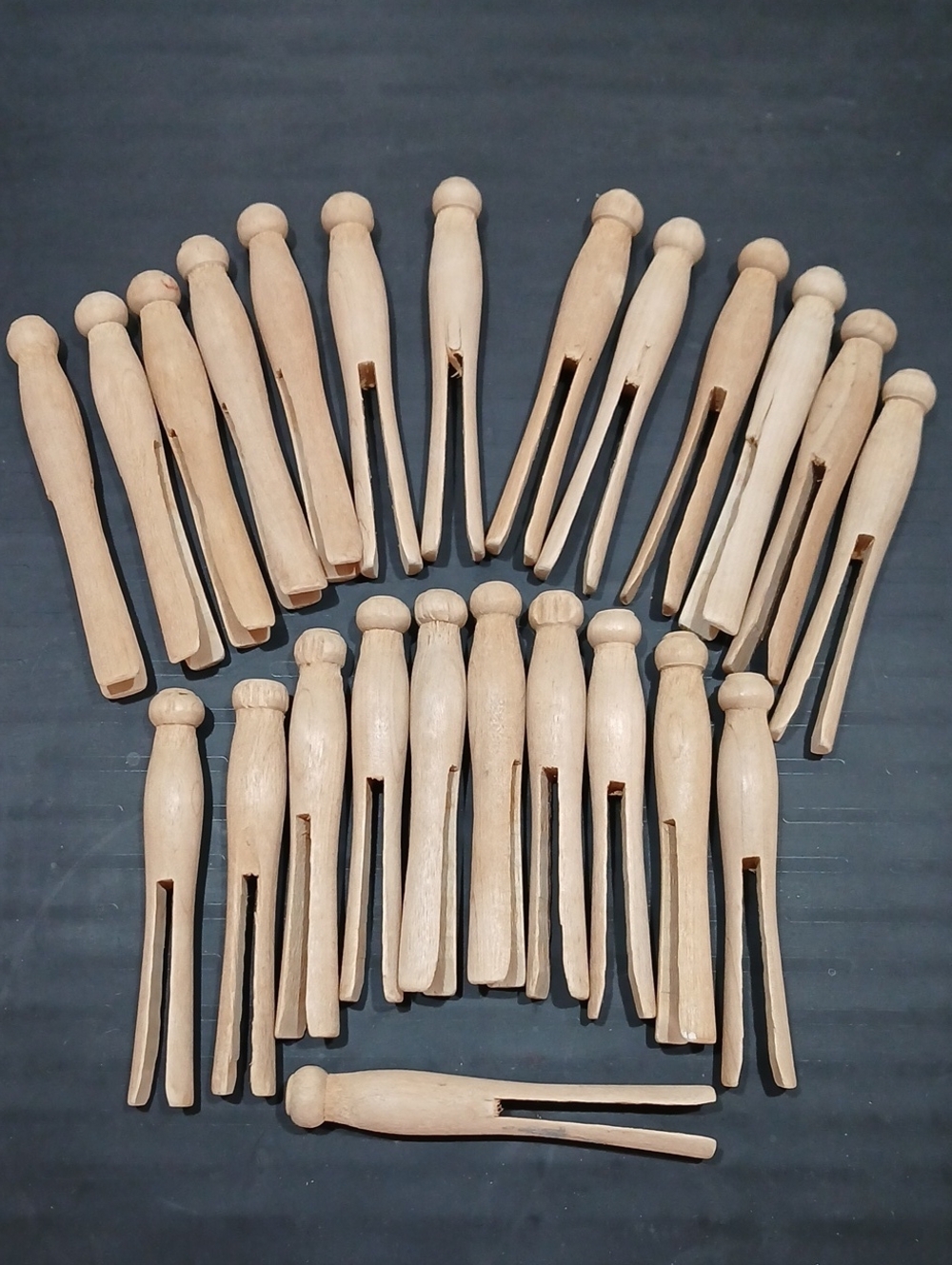 2🐞Vintage Small Wooden Clothespin Pegs Natural Wood